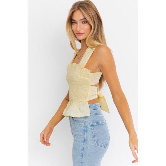 LE LIS SMOCKED PEPLUM WOMEN'S TOP - Picture 2 of 10